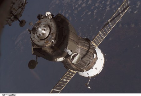 Zásobovací loď kotví u mezinárodní vesmírné stanice